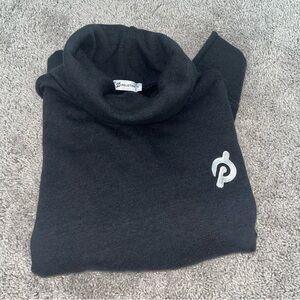 Peloton Funnel Neck Pullover Sweatshirt Loose Fit Side Slit Black, Small
